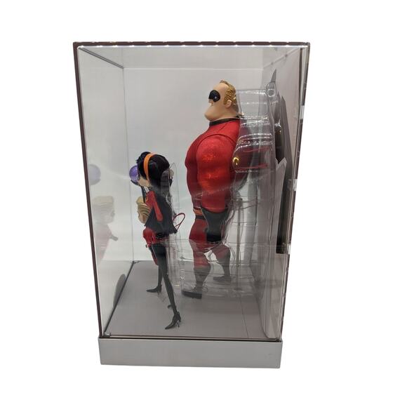 Mr. Incredible, Violet, and Dash Doll Set - Disney Designer Collection PIXAR - Picture 3 of 12